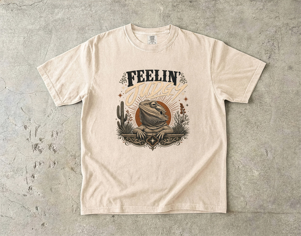 Feelin' Judgy Bearded Dragon Graphic T-Shirt