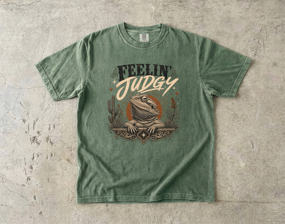 Feelin' Judgy Bearded Dragon Graphic T-Shirt