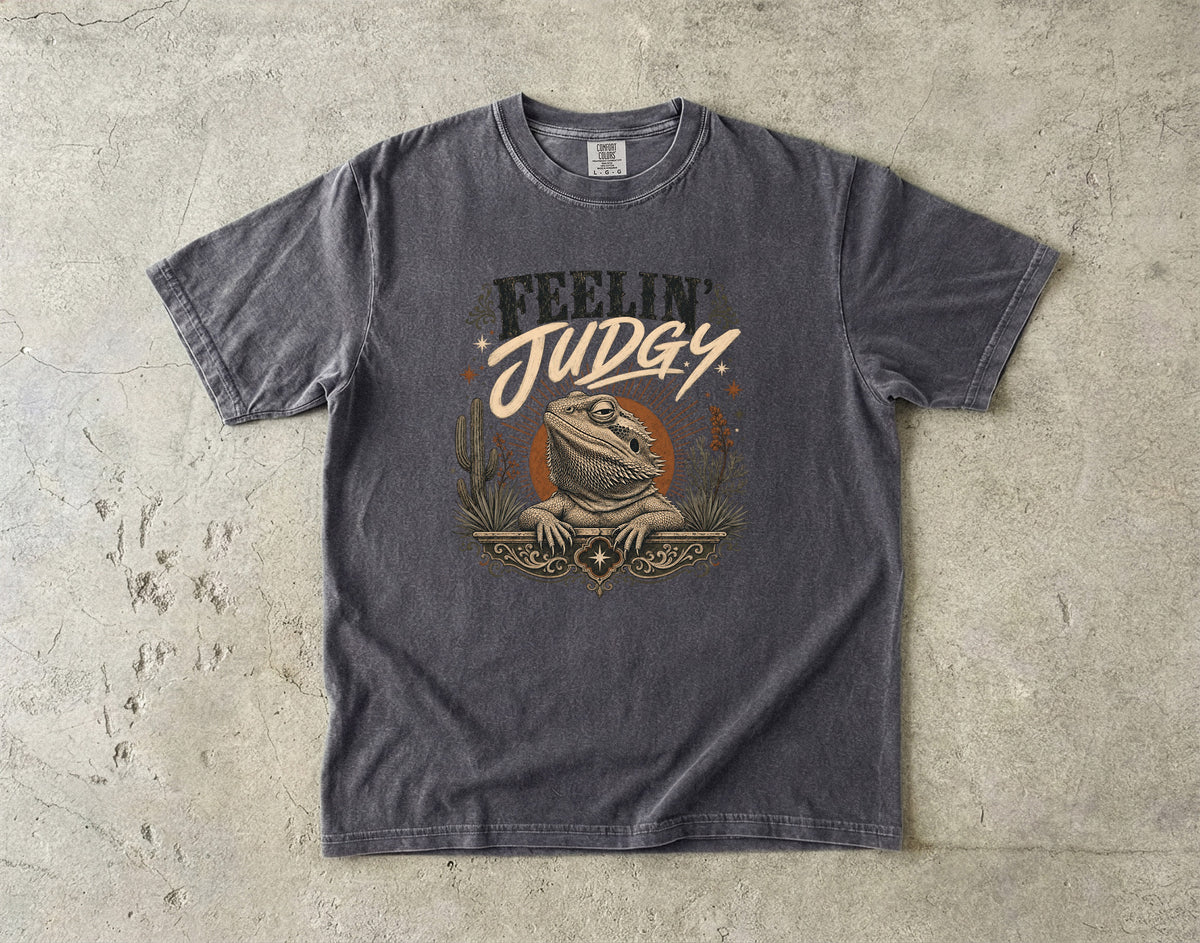 Feelin' Judgy Bearded Dragon Graphic T-Shirt
